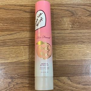 Too Faced - peach mist mattifying setting spray